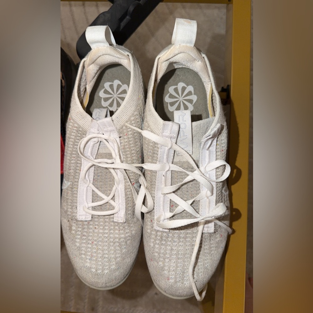 Nike mens White Vapor Max w/o Box